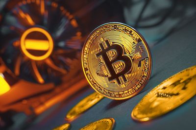 Michael Saylor Buys More Bitcoin. Regular Investors Should Own Bitcoin, Not MSTR Stock.